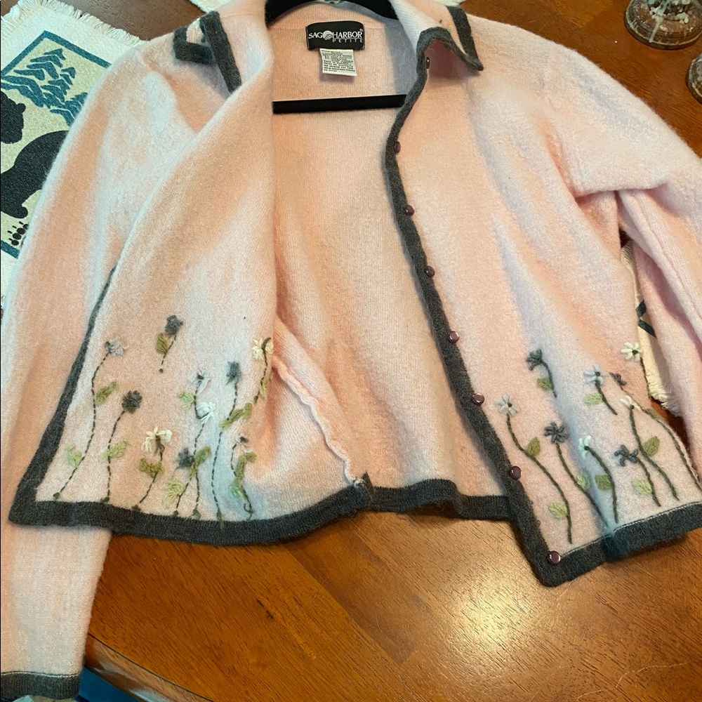 PRICE DROP!!! Sag Harbor PXL Wool and Mohair Sweater with embroidered flowers - Picture 6 of 6